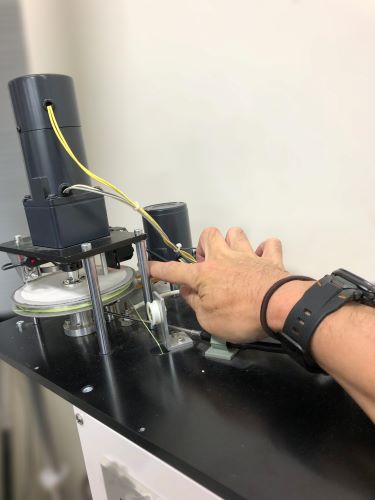 クラッシュバーグ柔軟度試験機